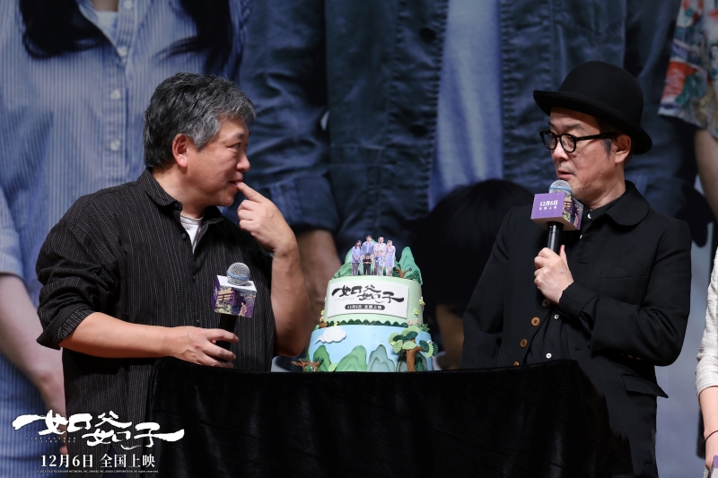 北京首映礼上,中川雅也特地穿上了树木希林的衣服与观众见面,纪念这位杰出的演员。